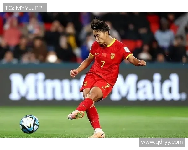 25号足球明星代表展现非凡才华与激情引领球队走向胜利之路 25号足球明星代表展现非凡才华与激情引领球队走向胜利之路