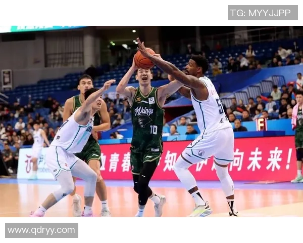 CBA激战深圳队迎战同曦队全力争胜精彩赛事不容错过 CBA激战深圳队迎战同曦队全力争胜精彩赛事不容错过